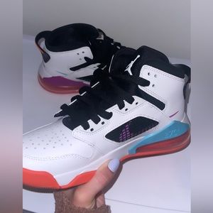 Jordan Nike Mars 270 Size 6Y/Women’s7.5